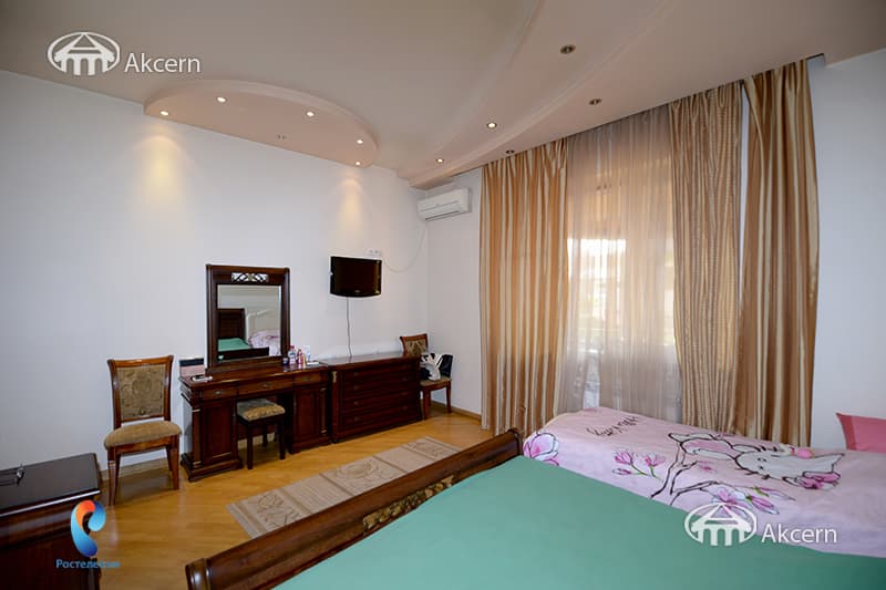 House · 6 rooms · 280 m² · Arabkir