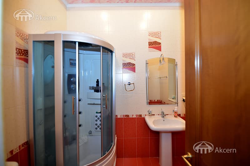 Mansion · 5 rooms · 440 m² · Avan