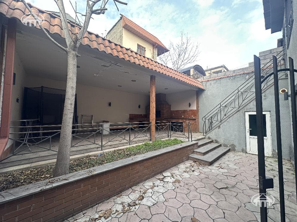 Առանձնատուն · 3 սեն. · 120 մ² · Կենտրոն