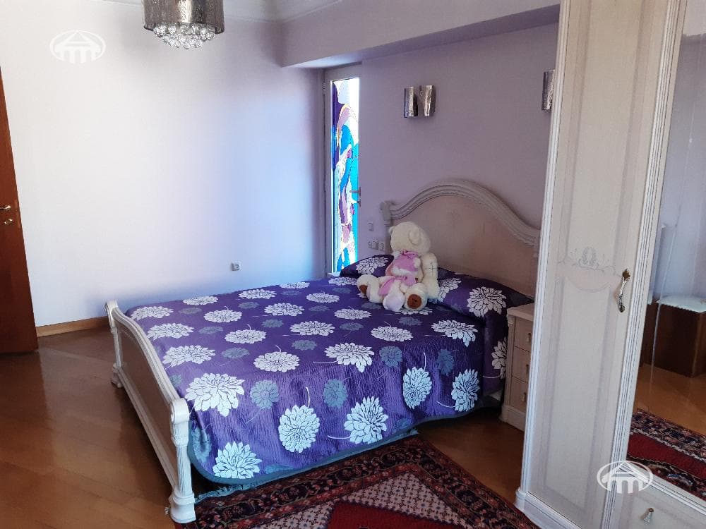 Квартира · 4 комн. · 135 м² · Кентрон
