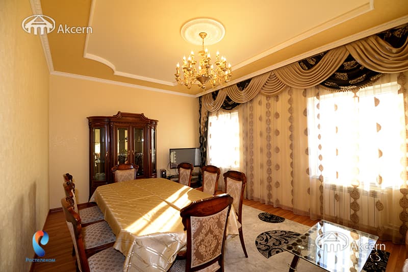 Дом · 6 комн. · 208 м² · Кентрон