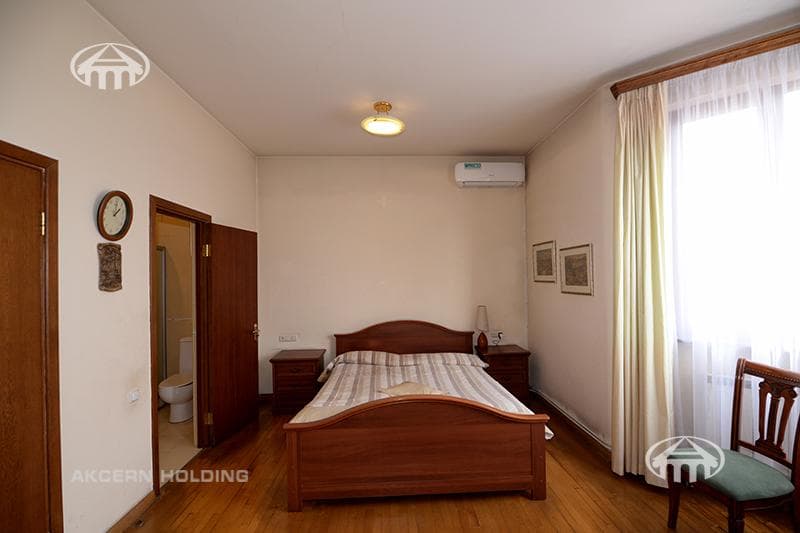 Mansion · 9 rooms · 560 m² · Kentron