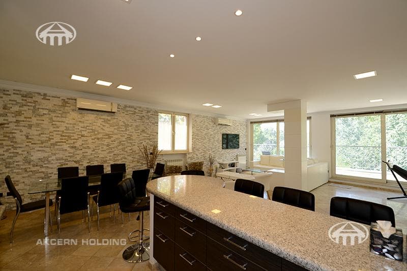 Apartment · 4 rooms · 254 m² · Kentron