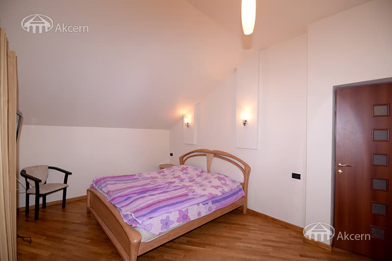 Hotel · 230 m² · Kentron