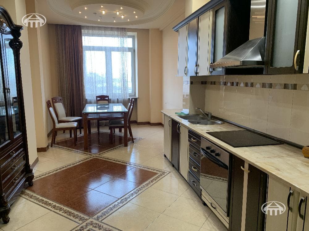 Apartment · 4 rooms · 192 m² · Kentron