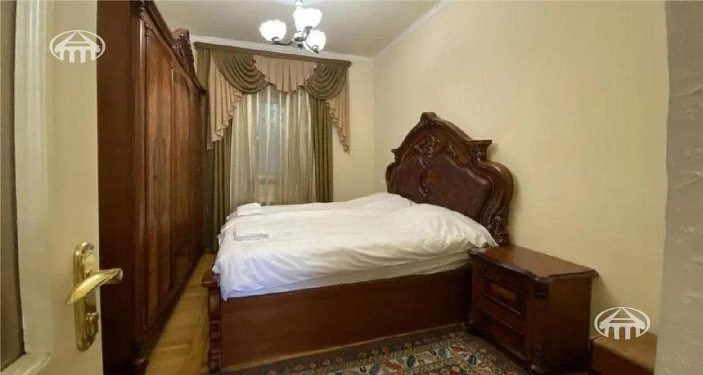 Առանձնատուն · 9 սեն. · 584 մ² · Կենտրոն