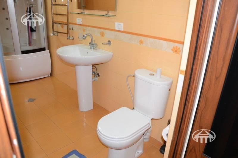 House · 3 rooms · 170 m² · Arabkir