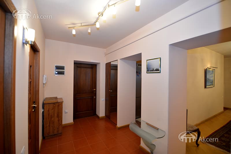 Квартира · 2 комн. · 72 м² · Арабкир