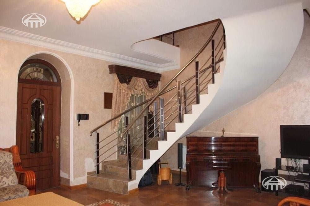 Առանձնատուն · 7 սեն. · 330 մ² · Էրեբունի