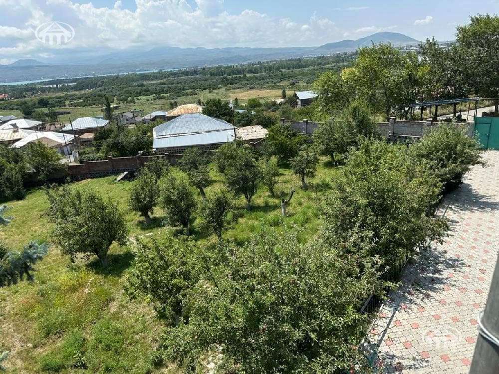 Особняк · 8 комн. · 460 м² · Севан