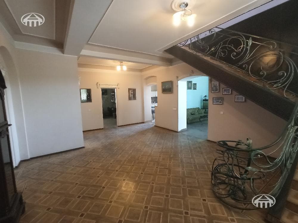House · 8 rooms · 459 m² · Nor Nork