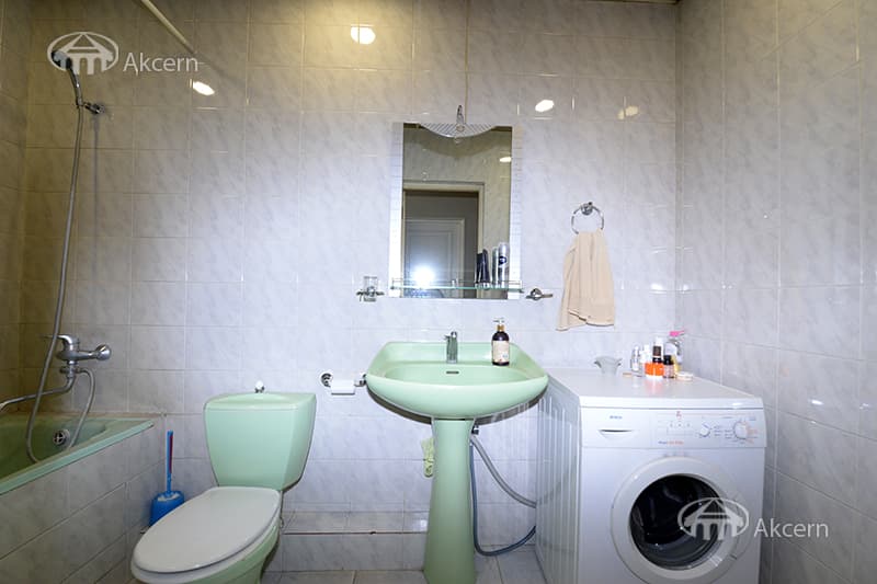 House · 7 rooms · 460 m² · Kentron