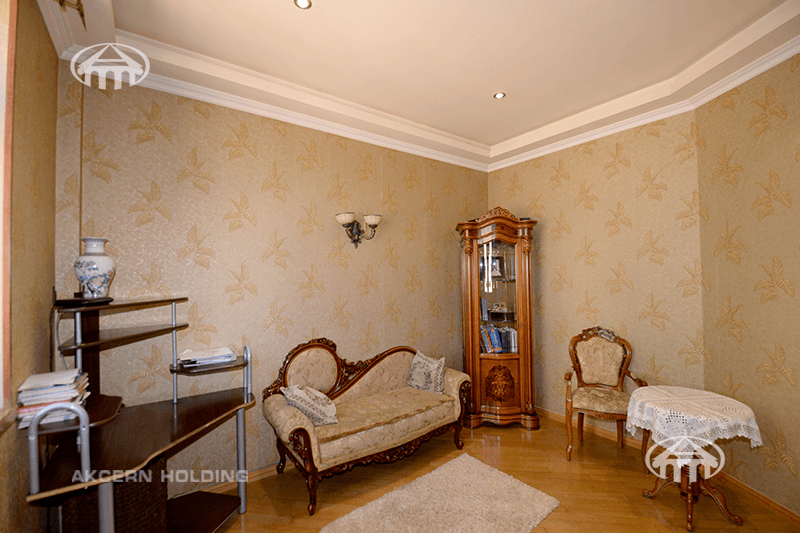 Квартира · 5 комн. · 210 м² · Кентрон