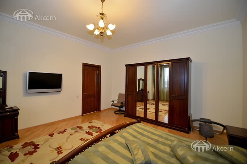 Mansion · 5 rooms · 440 m² · Avan