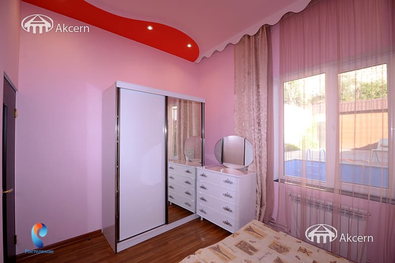 Дом · 6 комн. · 208 м² · Кентрон