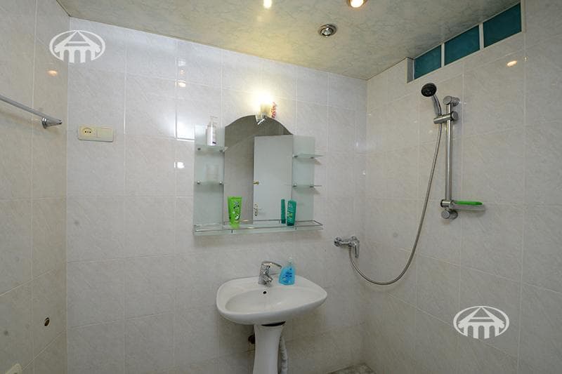 House · 6 rooms · 273 m² · Arabkir