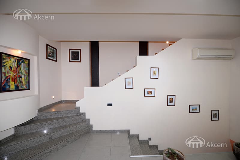 Hotel · 230 m² · Kentron