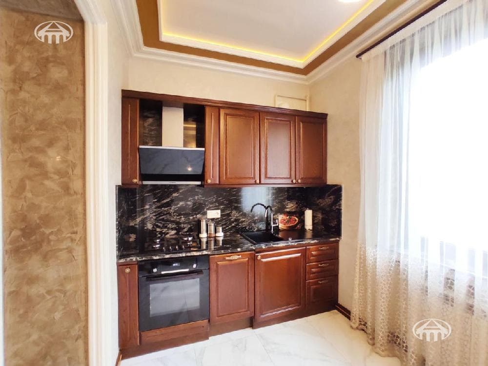 Apartment · 3 rooms · 86 m² · Kentron