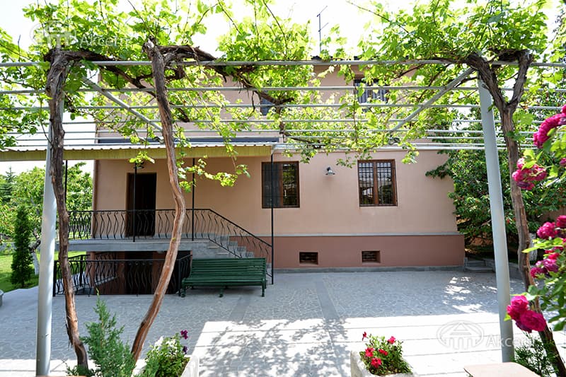 Mansion · 4 rooms · 200 m² · Dzoraghbyur