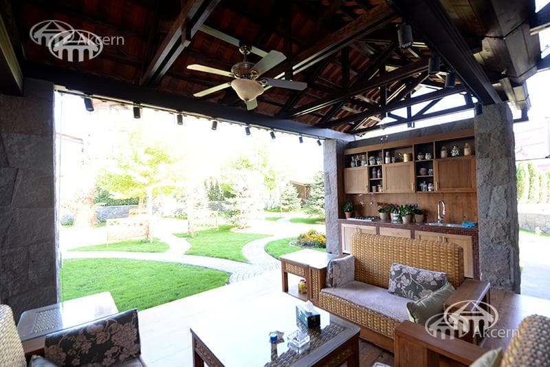 Mansion · 5 rooms · 1,014 m² · Vahagni