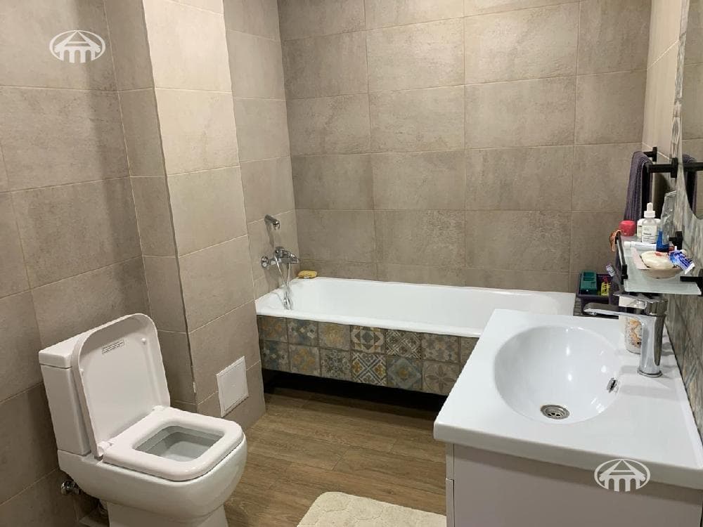 Таунхаус · 4 комн. · 180 м² · Аван