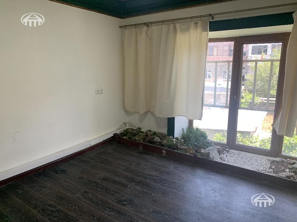 Office · 330 m² · Kentron