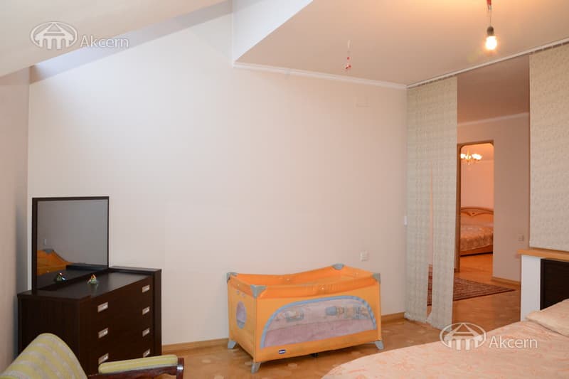 House · 6 rooms · 250 m² · Arabkir