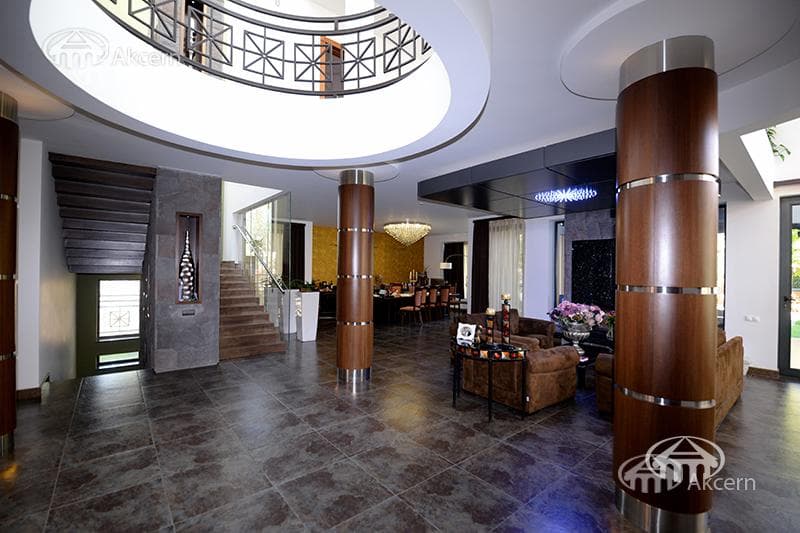 Mansion · 5 rooms · 1,014 m² · Vahagni