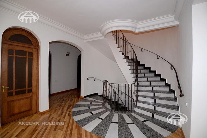 Առանձնատուն · 9 սեն. · 584 մ² · Արաբկիր