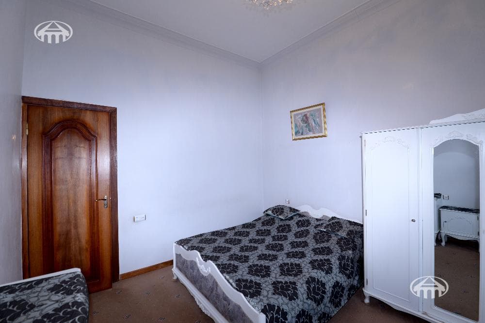 Սեփական տուն · 4 սեն. · 285 մ² · Էրեբունի