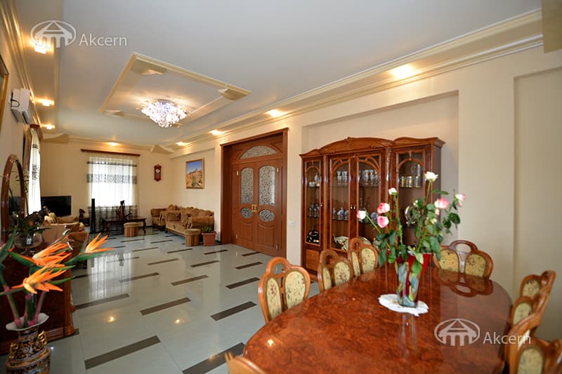 Особняк · 6 комн. · 349 м² · Аджапняк