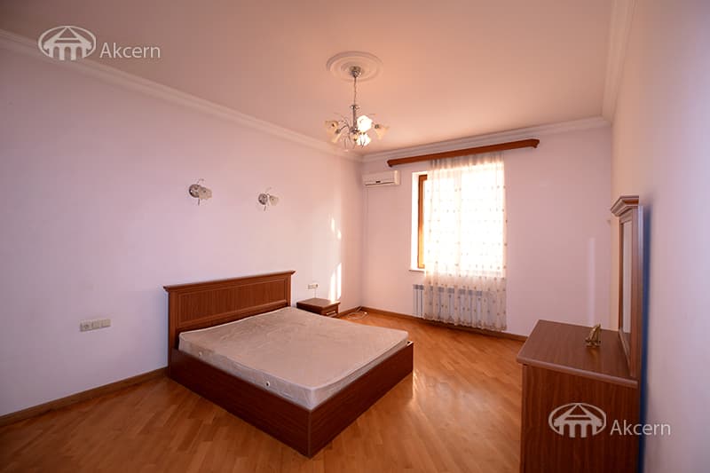 Особняк · 4 комн. · 220 м² · Арабкир