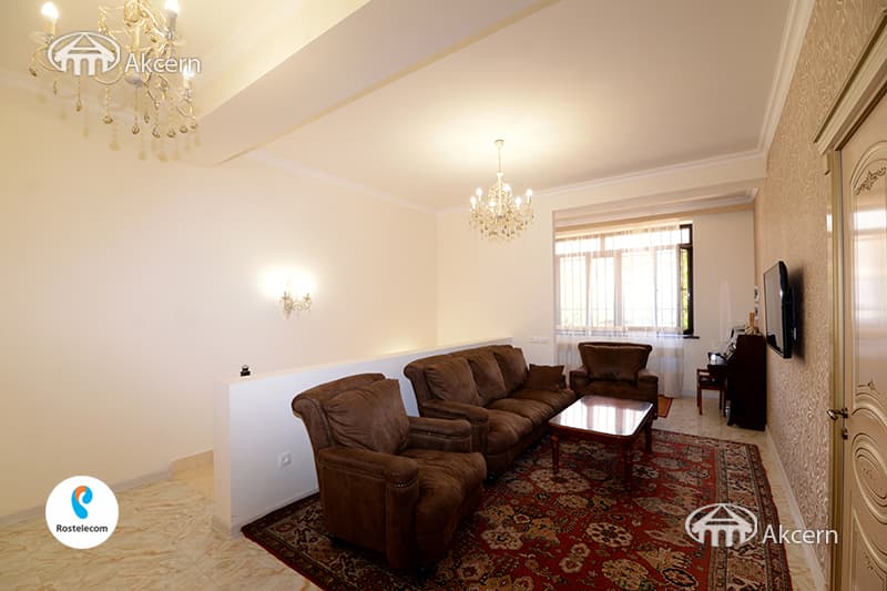 Дом · 5 комн. · 290 м² · Аван