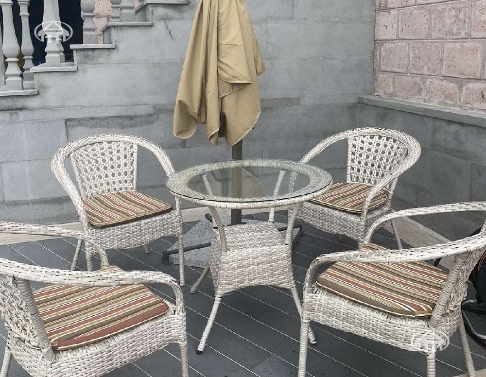 Mansion · 3 rooms · 460 m² · Avan