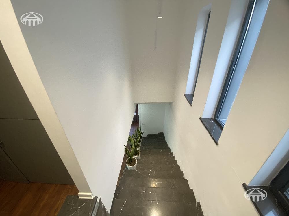 Дом · 5 комн. · 180 м² · Аван