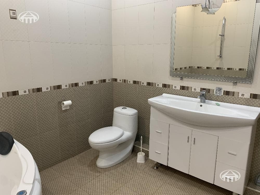 Apartment · 4 rooms · 192 m² · Kentron