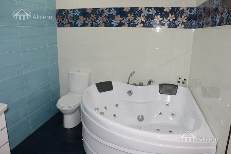 Дом · 4 комн. · 279 м² · Кентрон