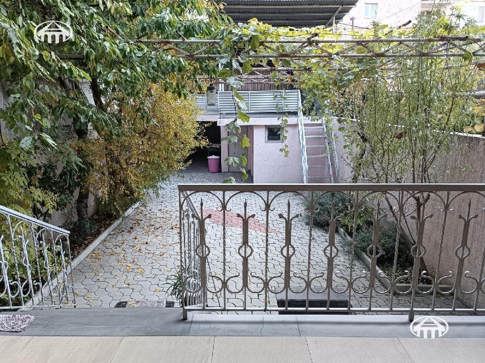 House · 5 rooms · 288 m² · Arabkir