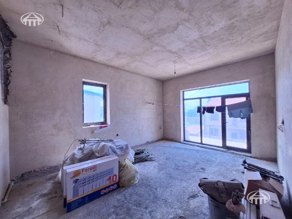 Особняк · 5 комн. · 240 м² · Аджапняк