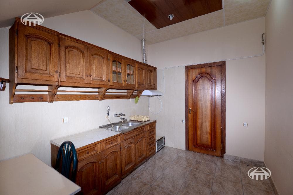 Սեփական տուն · 4 սեն. · 285 մ² · Էրեբունի