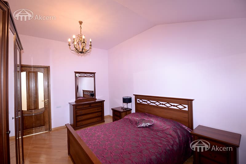 Առանձնատուն · 6 սեն. · 532 մ² · Զովունի