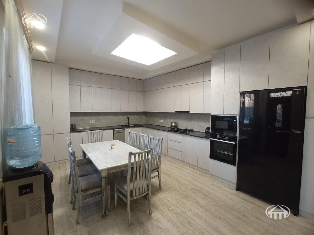 Особняк · 5 комн. · 425 м² · Эребуни