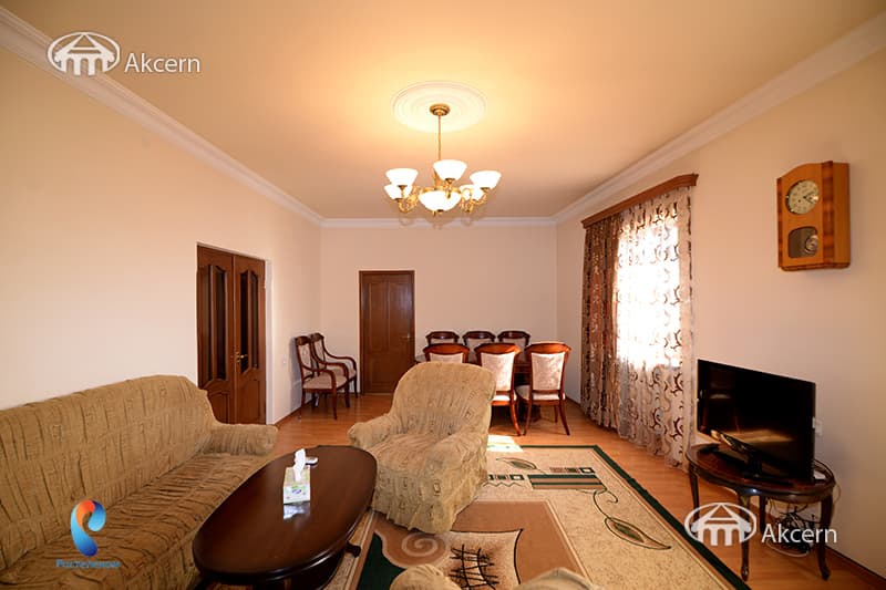 House · 3 rooms · 90 m² · Kentron