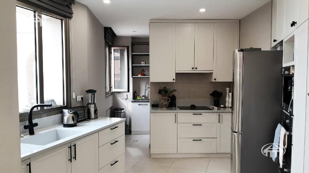 Квартира · 4 комн. · 203 м² · Кентрон