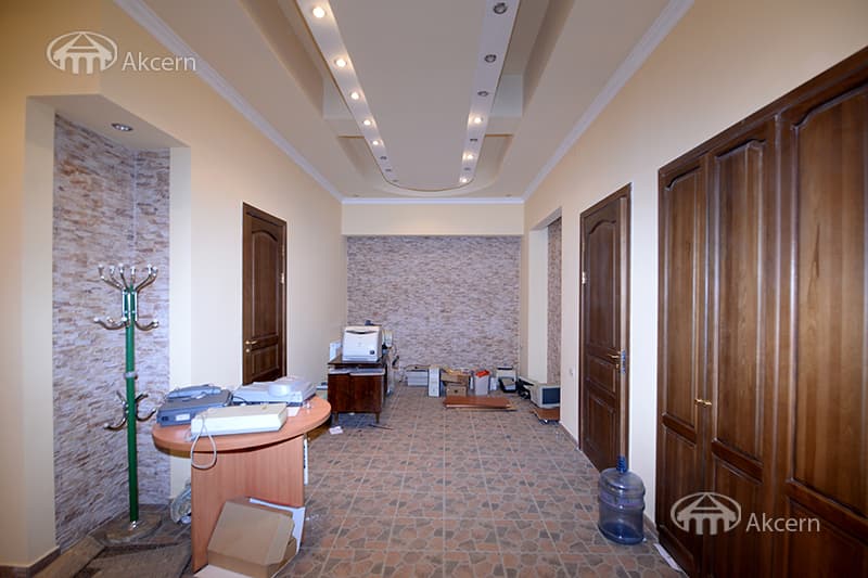 Apartment · 4 rooms · 150 m² · Kentron