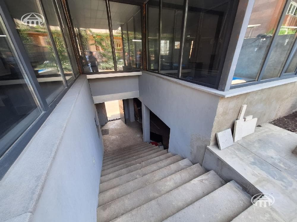 Office · 190 m² · Kentron