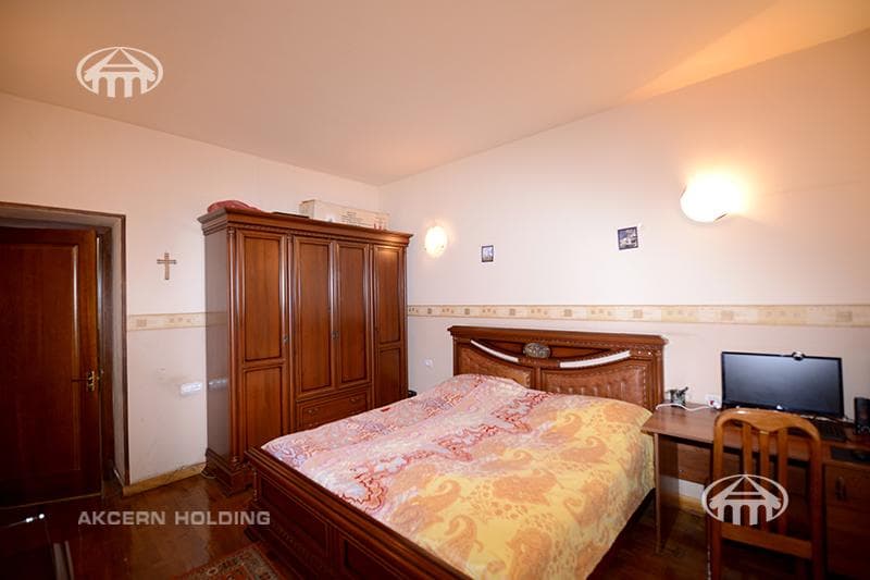 Квартира · 4 комн. · 177 м² · Кентрон