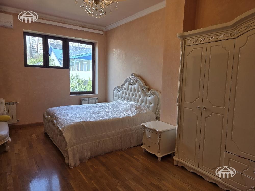 Office · 594 m² · Ajapnyak