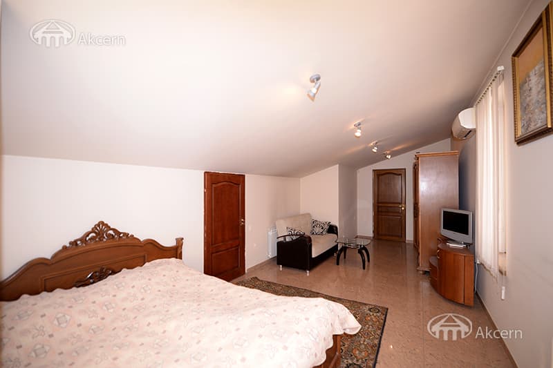 Особняк · 7 комн. · 650 м² · Кентрон
