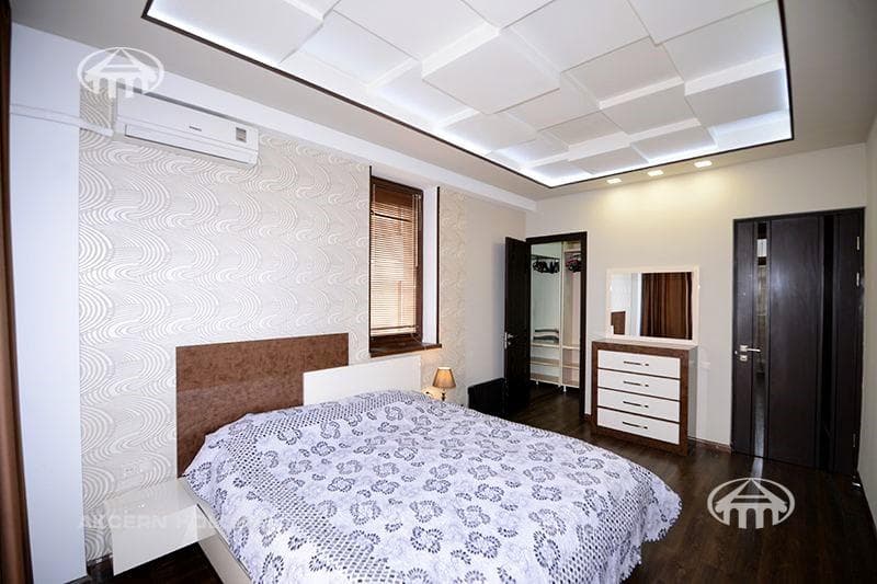 Apartment · 3 rooms · 145 m² · Kentron